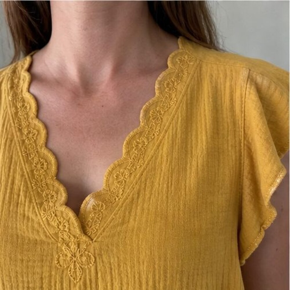 Ivory Ruffle Blouse - Picture 4 of 6